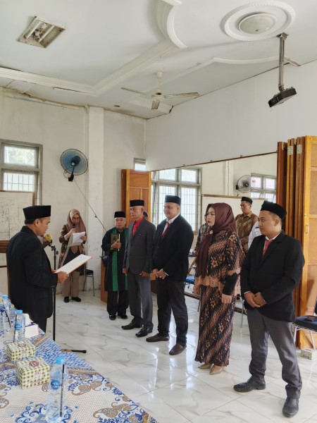 DR H Ali Azhar S Sos. MH. MM, Jabat Dekan Fakultas Hukum UNISI