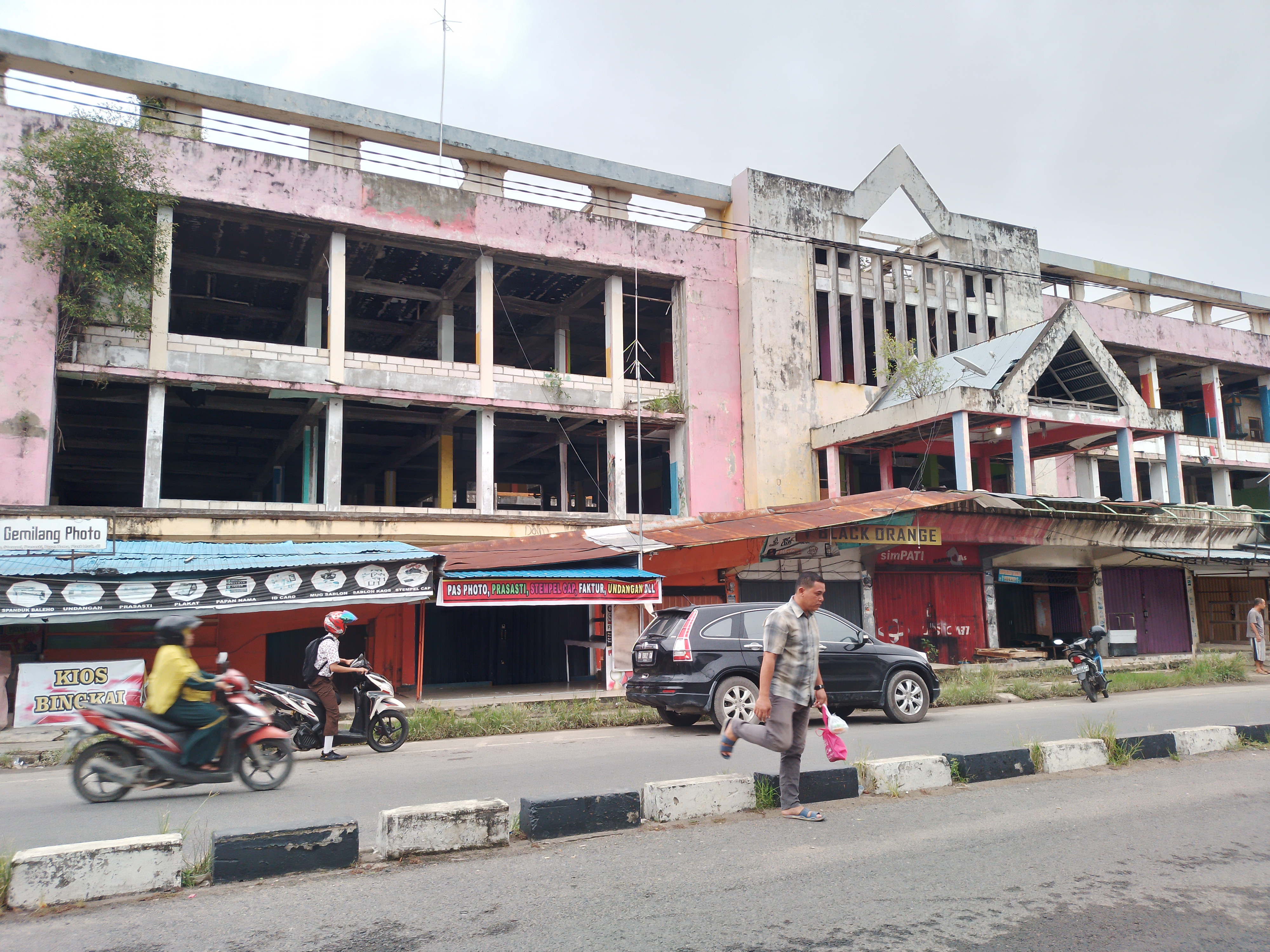 Meski Sempat Jadi Ikon Kota, Tiga Bangunan Pasar di Tembilahan Memprihatinkan.
