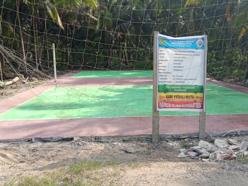 Dalam Rangka Wujudkan Hobi Masyarakat, Pemdes Sungai Piai Bangunan Lapangan Bola Volly