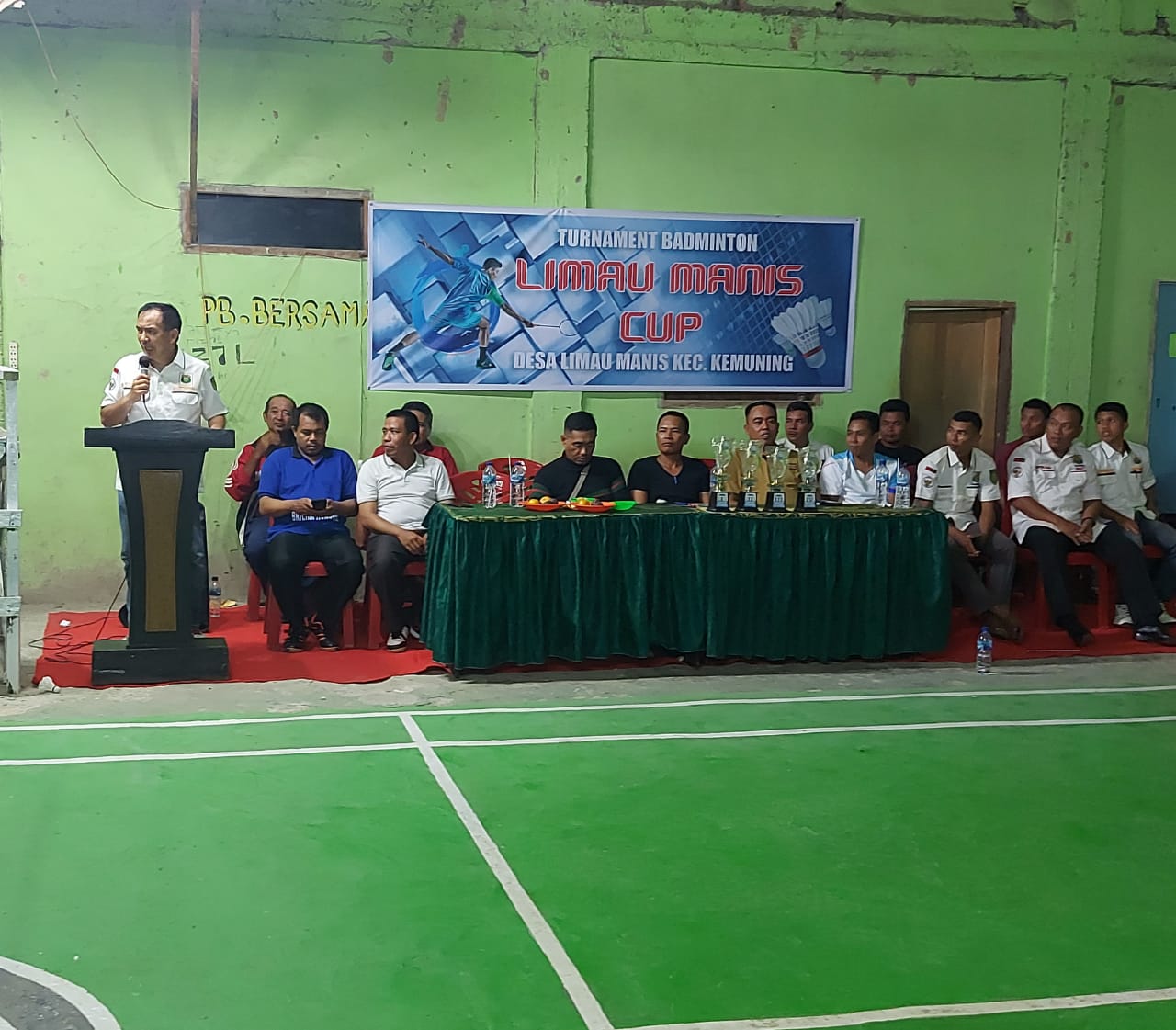 Ketua DPRD TutupTurnamen Badminton Limau Manis