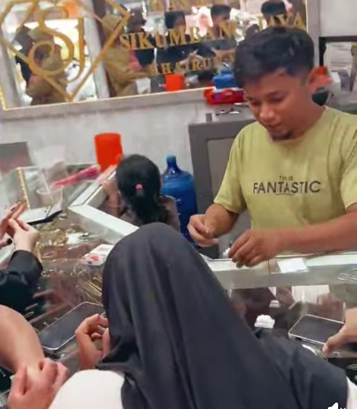 Di Duga Lakukan Penipuan, Toko Emas Sikumbang Jaya Kurangi Persentase Emas