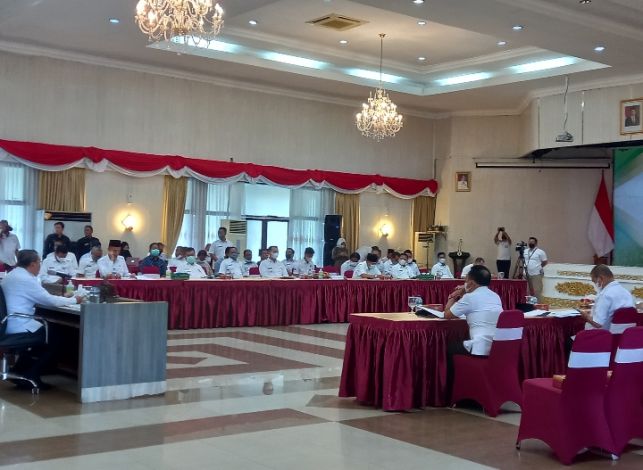 Dihadapan Gubri, Wabup Syamsuddin Uti Curhat Baznas Inhil Hanya Mengajak Bupati Wardan dan Meninggalkan Dirinya