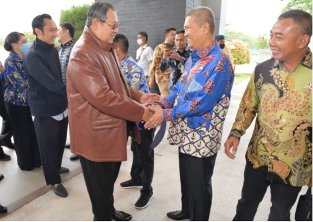 Wabup Inhil  H Syamsudin Uti Sambut Kedatangan  SBY di Pekanbaru